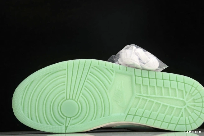 Jordan Island CQ9828-131 Air 1 Green Low 0807